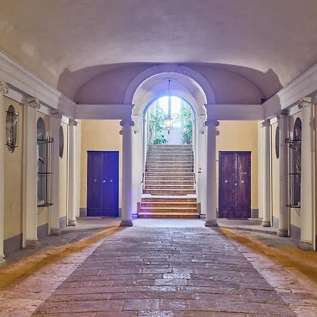 Palazzo Incontri Apartment *
